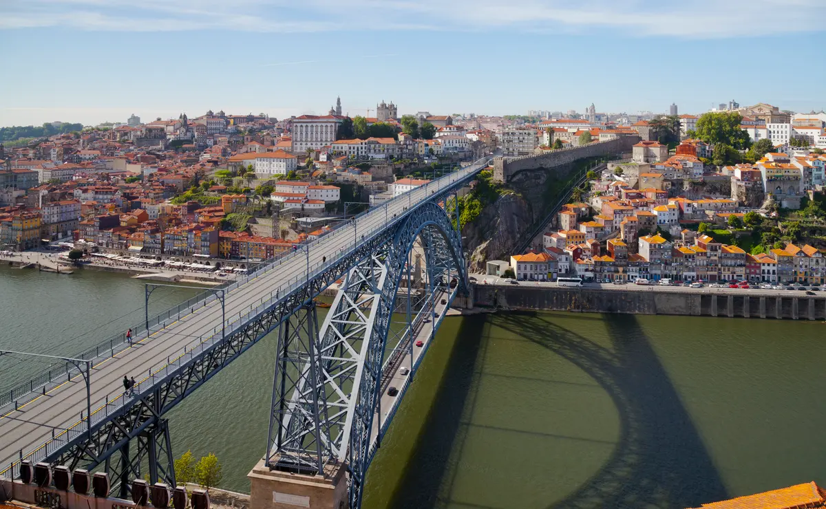 The Luís I bridge from above, its upper deck crossing the Douro from the Ribeira to the Gaia bank in afternoon light